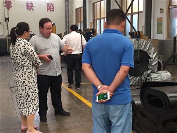 加拿大客户来厂参观平皮带并洽谈合作事宜